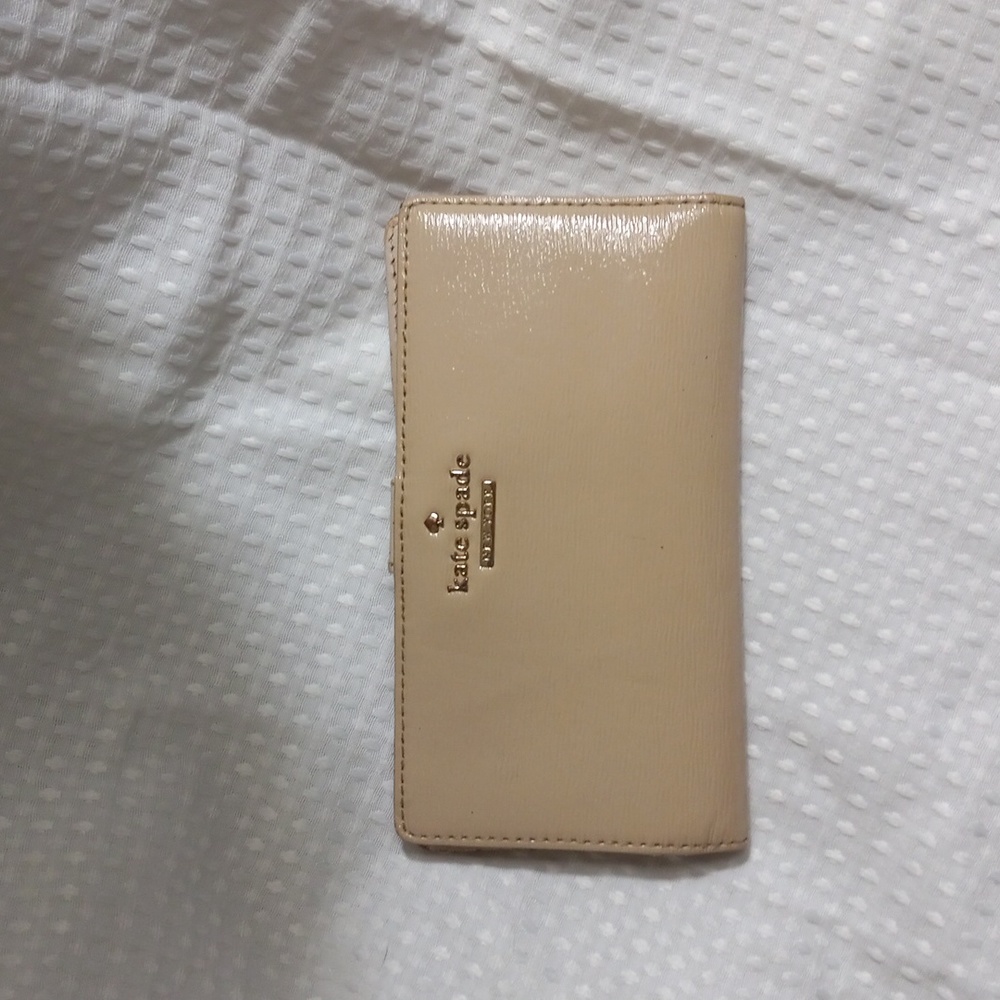 Kate Spade NY Ivory Bifold Wallet Snap Close ID Cards Bills Exterior Zip Change